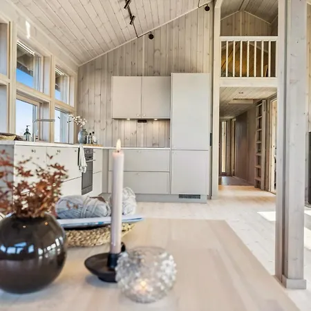 Hedda Lenningen - 3 Bedroom With View Towards Langsua National Park *