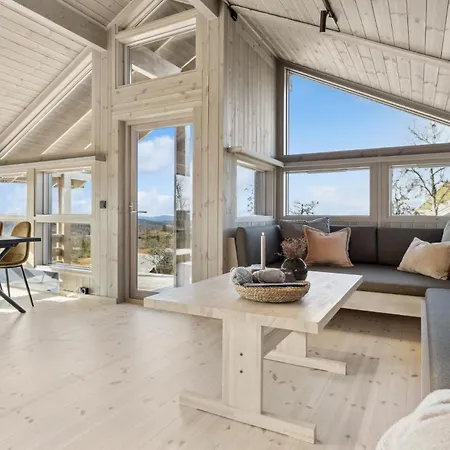 Hedda Lenningen - 3 Bedroom With View Towards Langsua National Park *