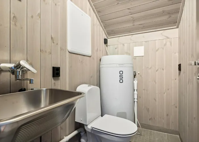 Hedda Lenningen - 3 Bedroom With View Towards Langsua National Park