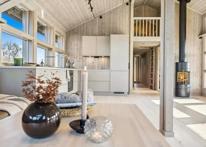 Hedda Lenningen - 3 Bedroom With View Towards Langsua National Park *