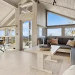 Hedda Lenningen - 3 Bedroom With View Towards Langsua National Park *