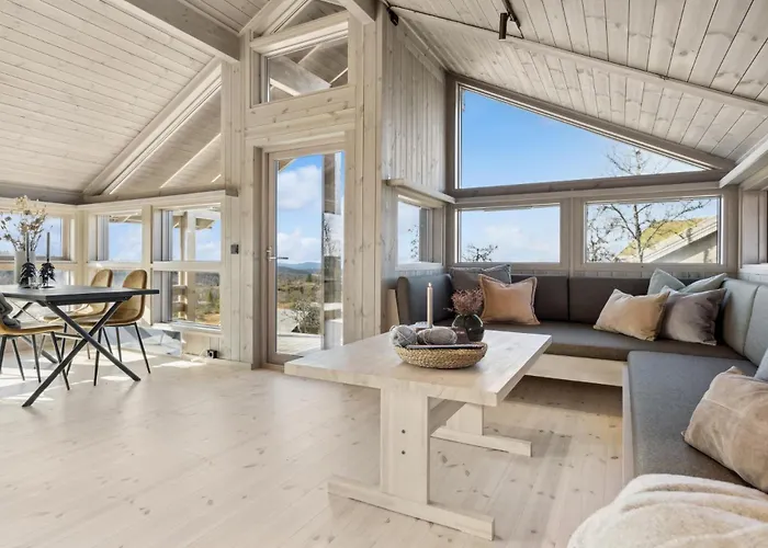 Hedda Lenningen - 3 Bedroom With View Towards Langsua National Park *